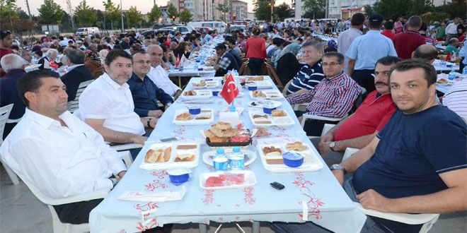 LÜKS RESTORAN DA DEĞİL AŞEVİNDE