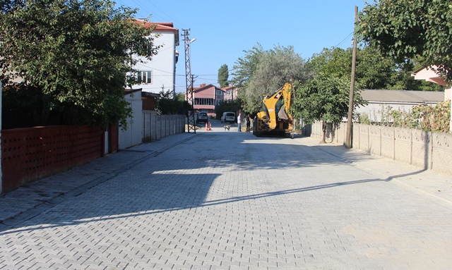 SARAY’DA YOL ÇALIŞMALARI DEVAM EDİYOR