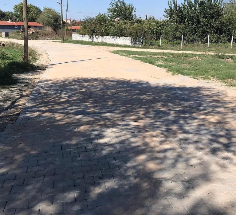 2 MAHALLEYE 8 BİN METRE KARE KİLİT PARKE TAŞI