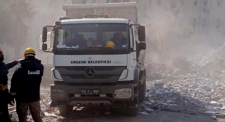 ERGENE BELEDİYESİ İŞ MAKİNELERİ DEPREM BÖLGESİNDE