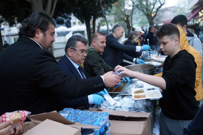 Ramazan Ayının Son İftarında Oruçlar Birlikte Açıldı