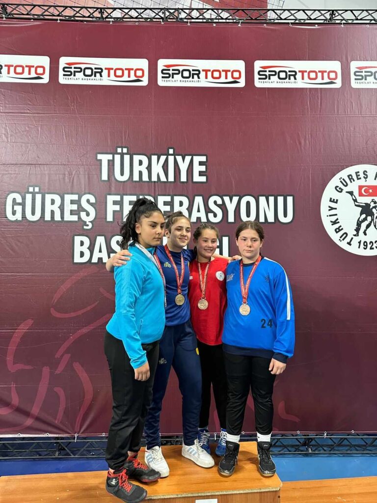 BABASININ İZİNDEN GİDİYOR!