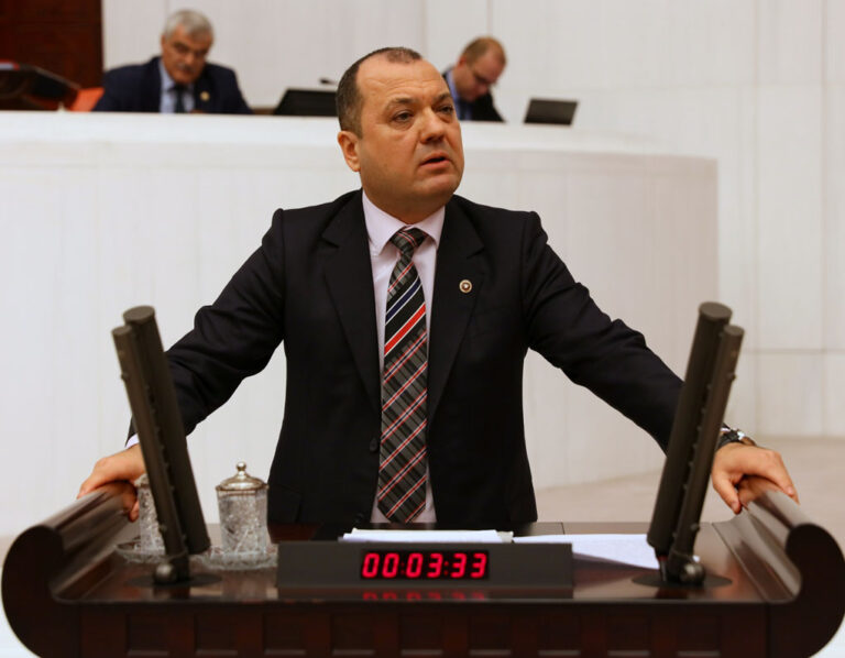 YEREL BASININ NEFESİ KESİLİYOR