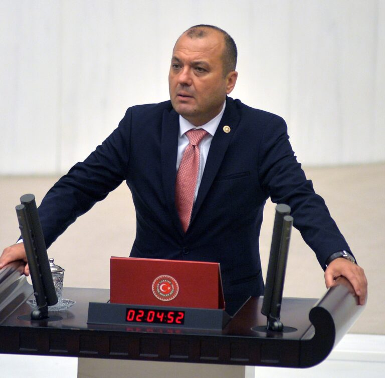 ÇİFTÇİ MAĞDUR  DESTEK OLMAZSAK ÜRETİCİ KALMAZ