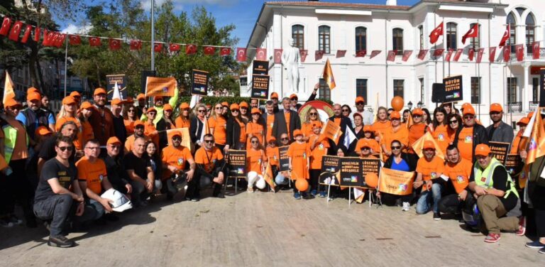 LÖSEMİYE KARŞI UMUT YÜRÜYÜŞÜNE KATILDI