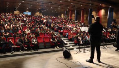 80 LER 90 LAR GÜLÜMSETEN HATIRALAR SARAY’I SALLADI