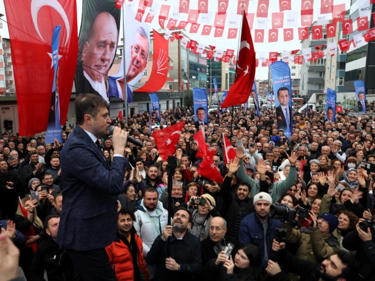 VAHAP AKAY MALATYA’LILARDAN NASIL OY İSTEYECEK