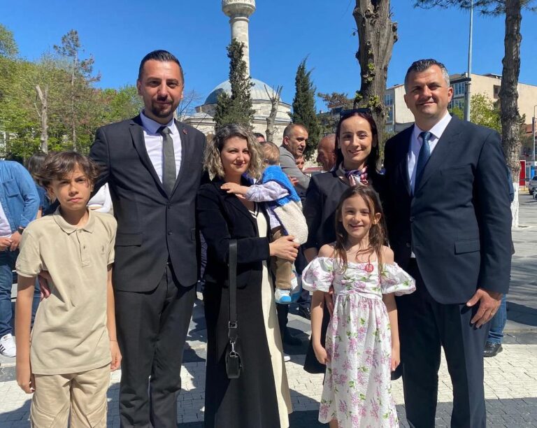 BAŞKAN TAŞYASAN HALKLA BAYRAMLAŞTI