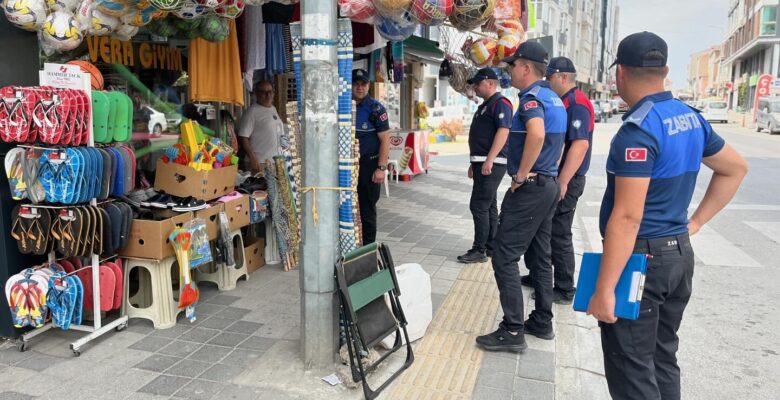 ZABITA KALDIRIM İŞGALİ YAPAN ESNAFI UYARDI