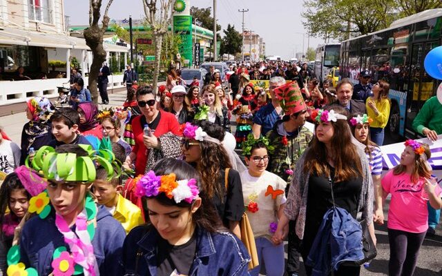 ÇORLU BOTANİK FESTİVALİ RENKLİ GÖRÜNTÜLERLE  BAŞLADI