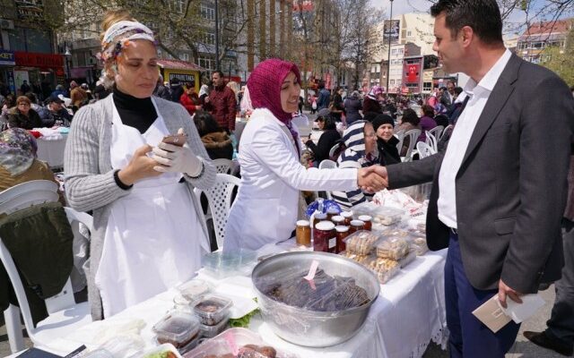 ÇORLU’DA ÜRETEN KADINLAR HANIMELİ GÜNLERİNDE