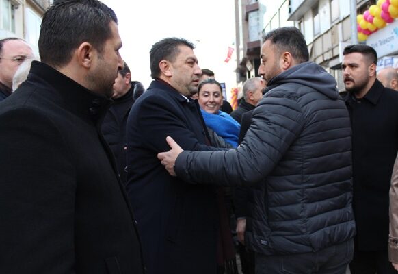 KUMYOL CADDESİ ESNAFINDAN ERÇİLİ’YE BÜYÜK İLGİ