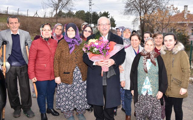 BAŞKAN KADİR ALBAYRAK’A VATANDAŞLARDAN SEVGİ SELİ