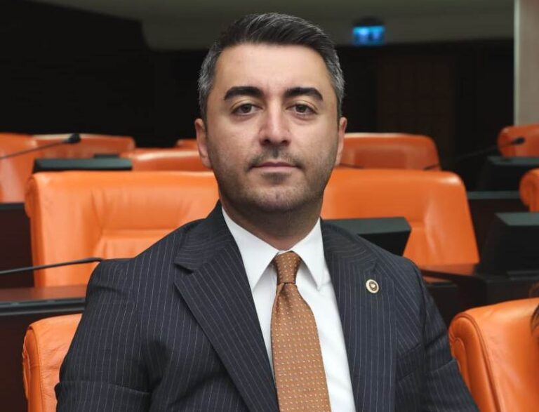 İKTİDAR ZENGİNİN SERVETİNİ BÜYÜTÜYOR