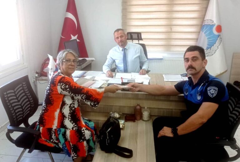 ZABITA EMEKLİNİN PARASINI BULDU