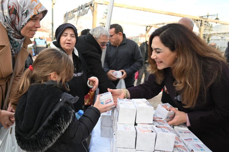 REGAİP KANDİLİ’NDE YURTTAŞLARLA BİR ARADAYDI