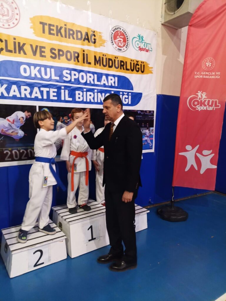 ‘’OKUL SPORLARI KARATE (KATE – KUMİTE) İL BİRİNCİLİĞİ ÇORLU İLÇEMİZDE ÇORLU SPOR SALONUNDA DÜZENLENDİ .’’
