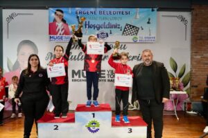 ERGENE BELEDİYE BAŞKANI MÜGE YILDIZ TOPAK’A BÜYÜK ONUR: “EN BAŞARILI İLÇE BELEDİYE BAŞKANI” ÖDÜLÜ