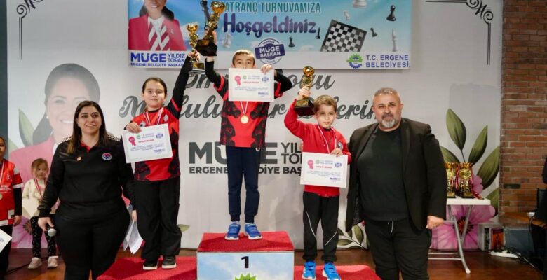 ERGENE BELEDİYE BAŞKANI MÜGE YILDIZ TOPAK’A BÜYÜK ONUR: “EN BAŞARILI İLÇE BELEDİYE BAŞKANI” ÖDÜLÜ