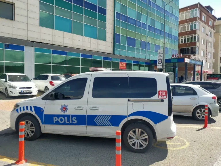ÜÇÜNCÜ KATTAN DÜŞEN ÇOCUK AĞIR YARALANDI