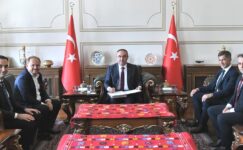 İNSANLAR İSİMLERİYLE DEĞİL ESERLERİYLE ANILIR