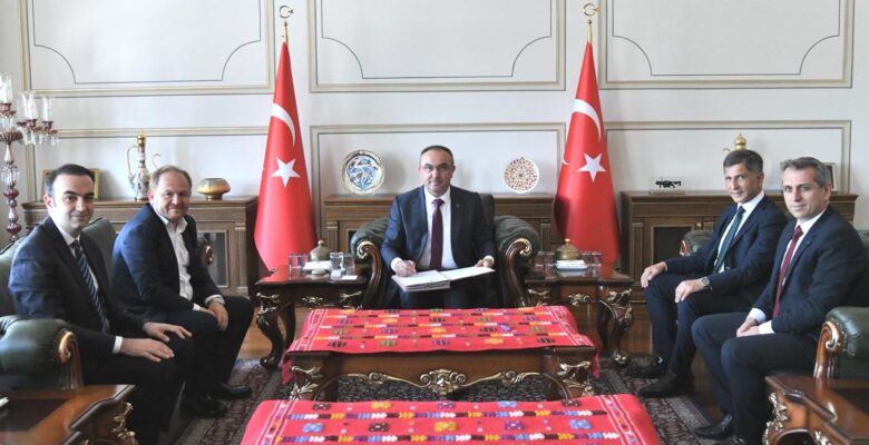 İNSANLAR İSİMLERİYLE DEĞİL ESERLERİYLE ANILIR