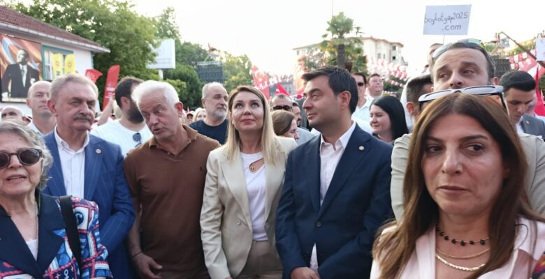 AK PARTİ’YE RESTİ ÇEKTİ