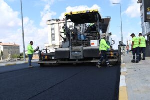 BİN 750 TON SICAK ASFALT İLE BAŞTAN SONA YENİLENDİ
