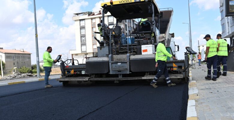 BİN 750 TON SICAK ASFALT İLE BAŞTAN SONA YENİLENDİ