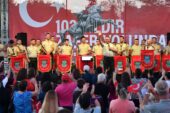 ZAFER BAYRAMI COŞKUSU SÜLEYMANPAŞA SAHİLİNİ SARDI