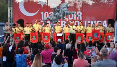 ZAFER BAYRAMI COŞKUSU SÜLEYMANPAŞA SAHİLİNİ SARDI