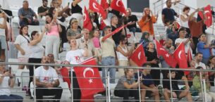ZAFER BAYRAMI MİNİK SPORCULARIN COŞKUSU İLE TAÇLANDI