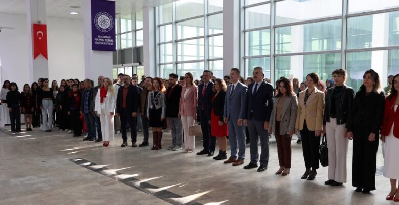 ÇİFT KANATLI AKADEMİSYENLER SERGİSİ AÇILDI