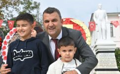 CUMHURİYET BAYRAMINI ÇOCUKLARLA KUTLADI