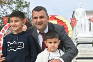 CUMHURİYET BAYRAMINI ÇOCUKLARLA KUTLADI