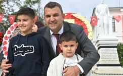 CUMHURİYET BAYRAMINI ÇOCUKLARLA KUTLADI