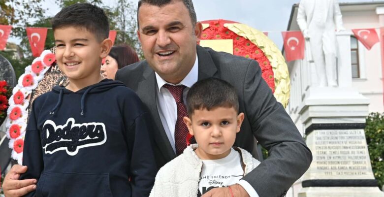 CUMHURİYET BAYRAMINI ÇOCUKLARLA KUTLADI