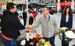 KIZ ÇOCUKLARI GÖNLÜNCE EĞLENDİ
