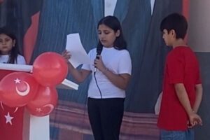 TÜRKİYE NİN EN KÜÇÜK YAZARI MERSİN DE BİRİNCİ OLDU