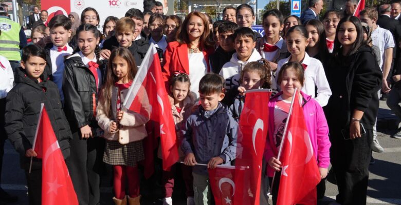 UMUTLA DOLU YARINLARIMIZI KUTLUYORUZ