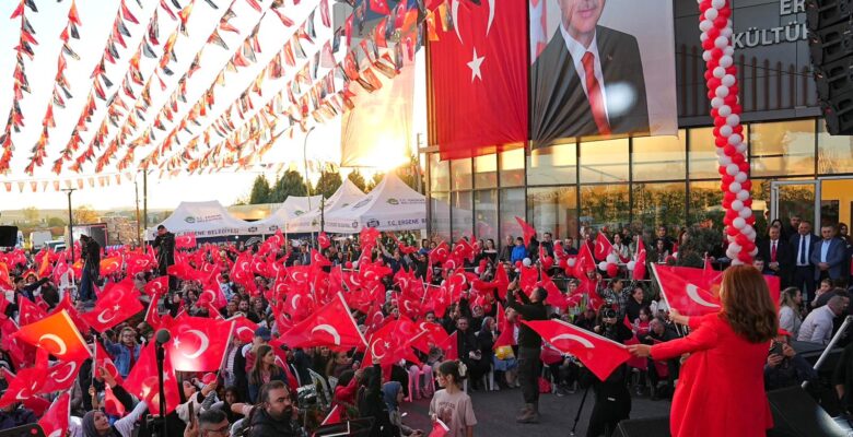 CUMHURİYETİN IŞIĞIYLA AYDINLANIYORUZ, GURURLA YÜRÜYORUZ!