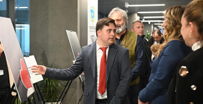 DOWN SENDROMLU FOTOĞRAF SANATÇISINDAN ANLAMLI SERGİ