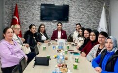 HER ÇOCUK SICAK BİR ADIMI HAK EDİYOR