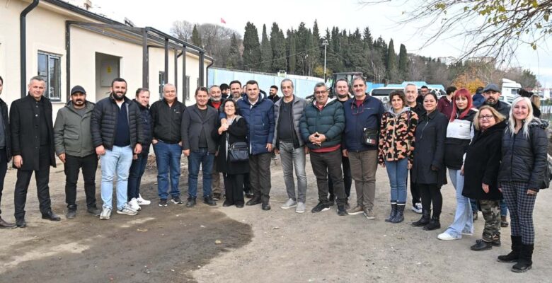 BAŞKAN NALLAR GAZETECİLERLE BELEDİYE HİZMETLERİNİ GEZDİ