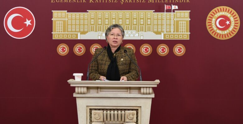 ÇİFTÇİ ÜRETİMDEN ÇEKİLİYOR TARIM ARTIK PARA ETMİYOR