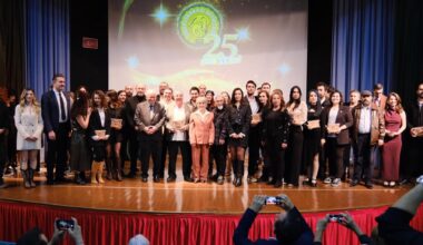 ÇİFTE ZAFERLE DÖNDÜLER