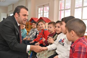 ÇOCUKLARA ÜCRETSİZ EĞİTİM VE ETKİNLİK DESTEĞİ