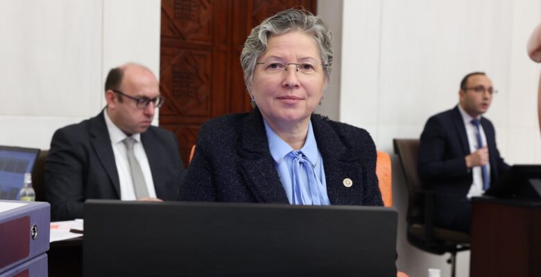 ASKERİ HASTANELERİN YENİDEN AÇILMASINI İSTEDİ