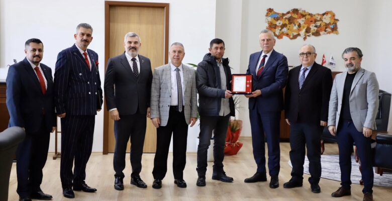 CENK KIRATLI DAN ANLAMLI BAĞIŞ