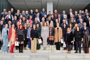 EGO YOK  KİBİR YOK  SİYASİ ŞOV YOK